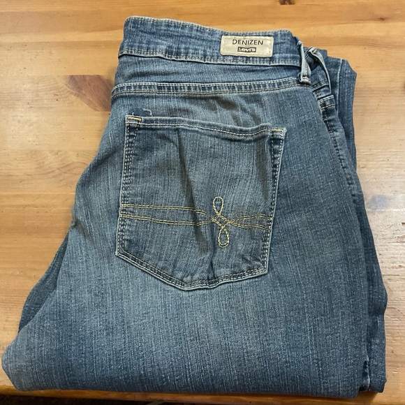 Denizen from Levi's Denim - Denizen from Levi’s: woman denuim  modern boot cut mid rise plain/casual jeans.